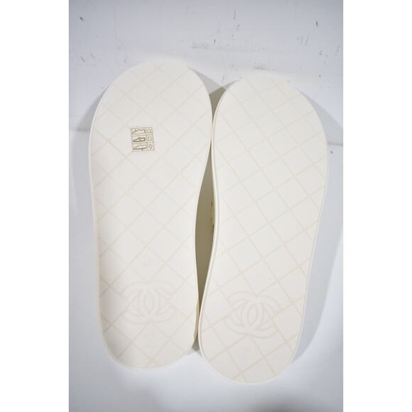 Chanel 23P White Quilted Charms Padded Pool Thong Logo Mule Slide Flat Sandal 40 - Picture 12 of 12
